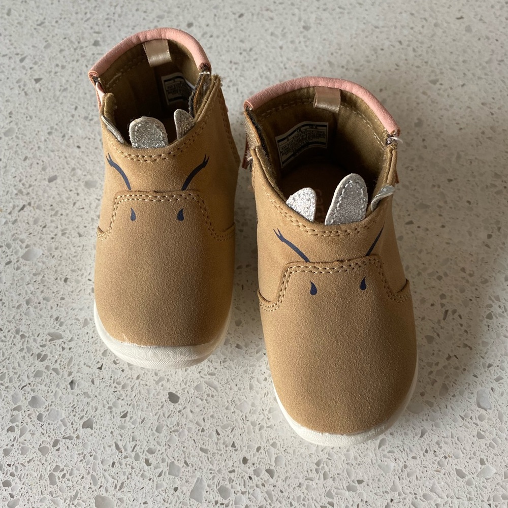 🛎️ Clearance Carter’s Girl’s Unicorn Boots Size:3